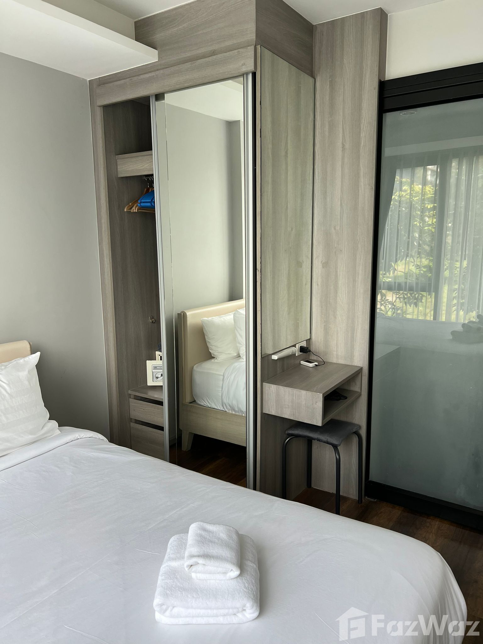 Immaculate Studio with Quality Fittings and Furniture  1222588 - image 6