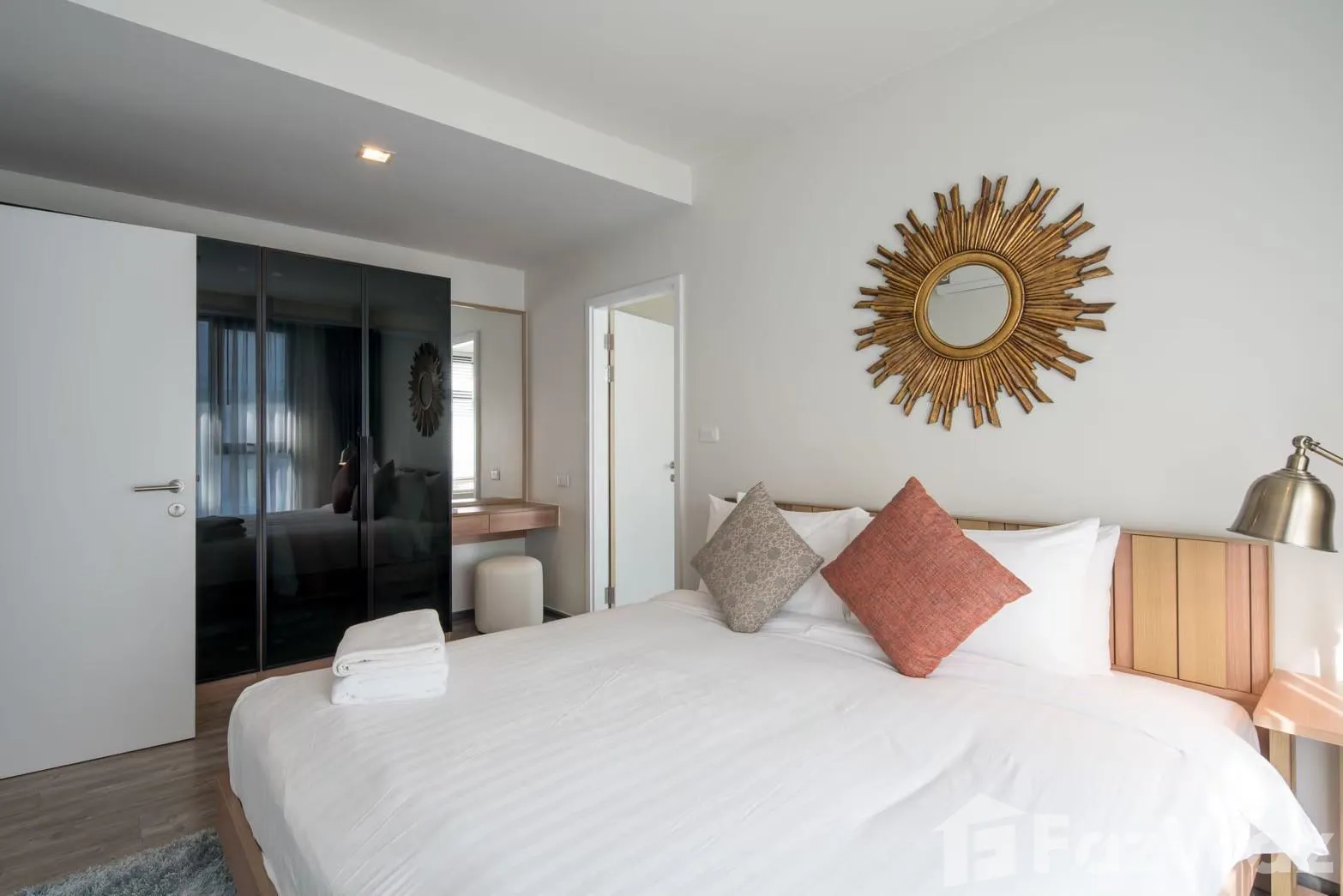 2bed high floor condo 5732654 - image 4