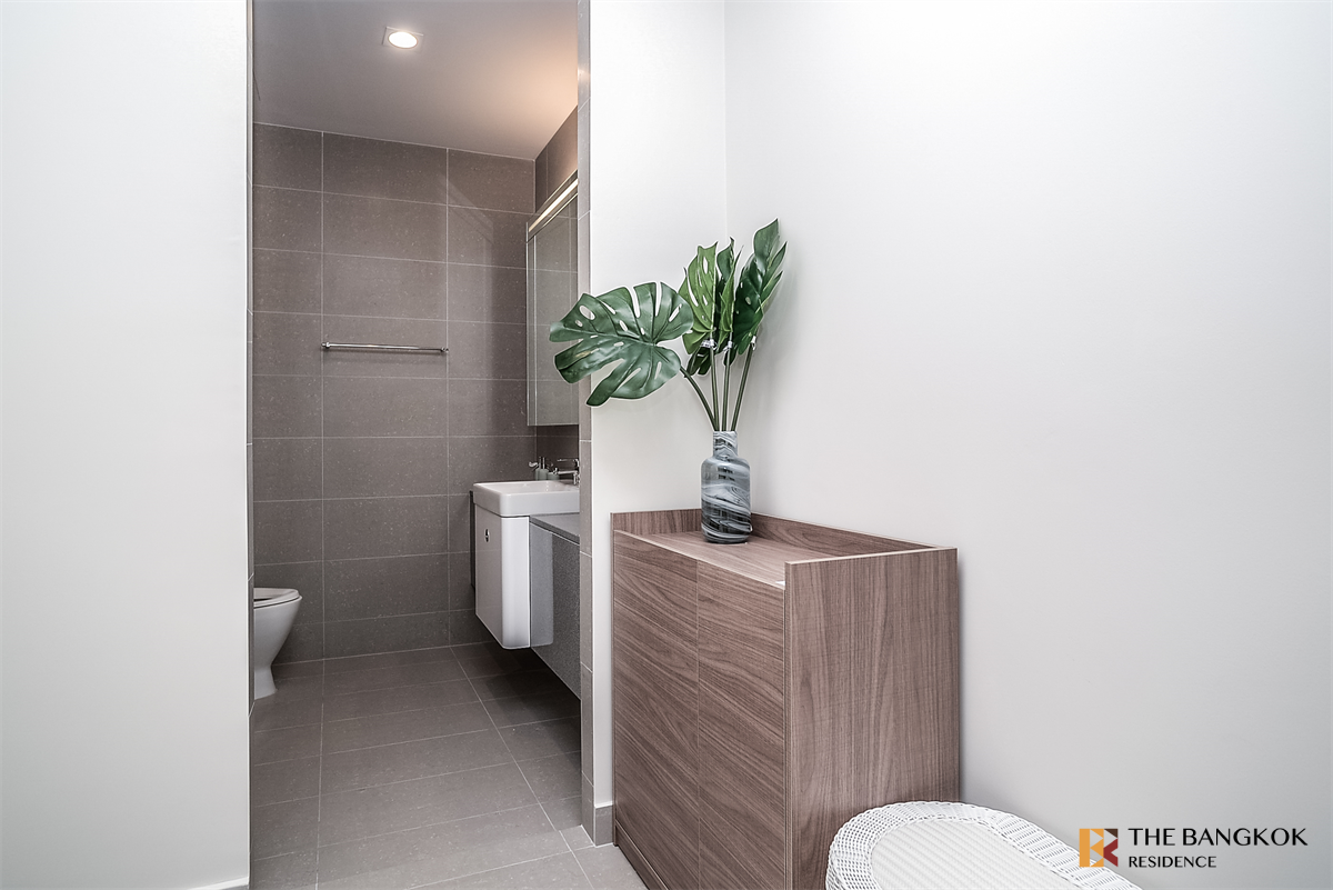 picture Noble Ploenchit near BTS Phloen Chit Easy Travel, Fully Utilized Space - 1/9