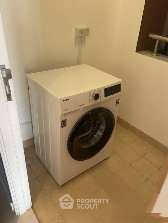picture 2-BR Condo at Fullerton Sukhumvit near BTS Ekkamai (ID 1521182) - 10/15