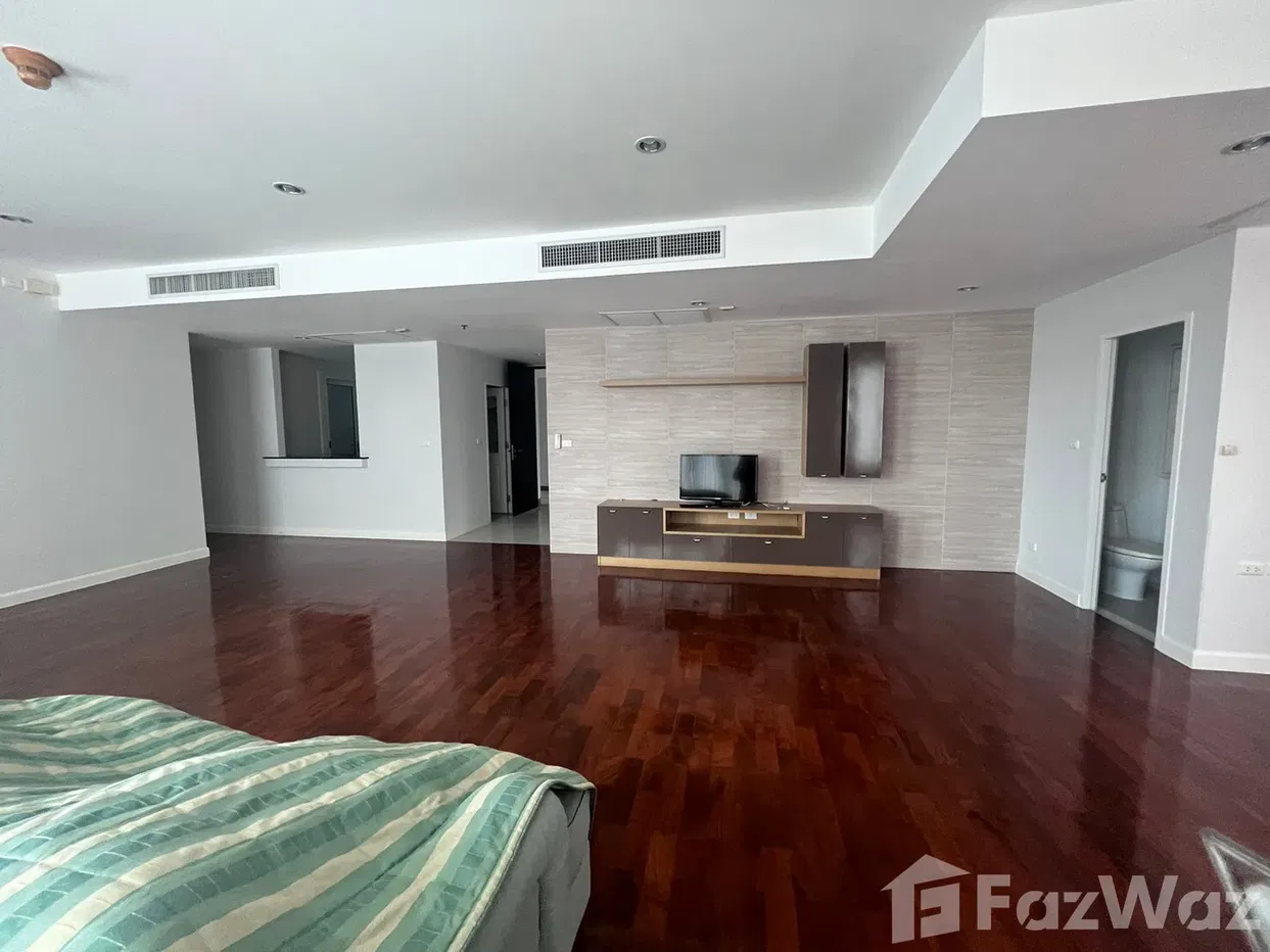 picture Urban Comfort and Suburban Luxury: This Exquisite 180 SqM Condo 1178104 - 3/8