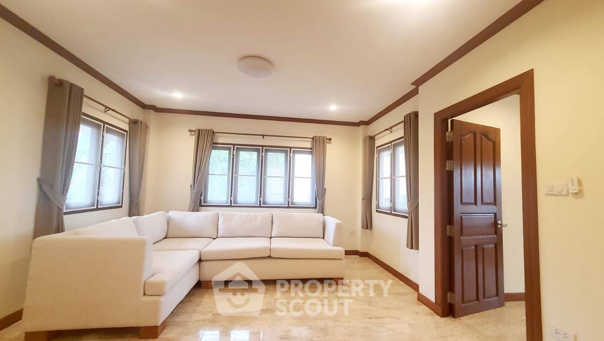 รูป วิลล่า 5-ห้องนอน ใกล้ เมืองหัวหิน (ID 2172507) - รูปที่ 20/37