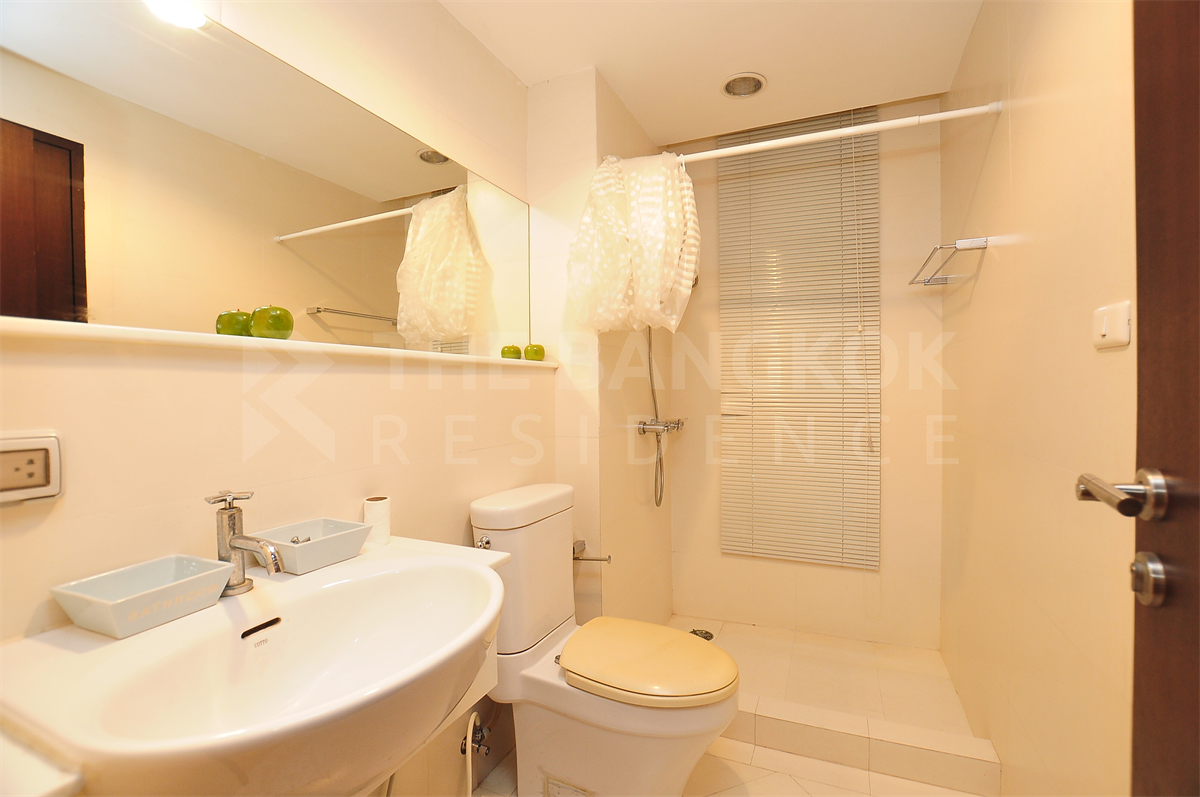 picture The Address Sukhumvit 42 Condo in Great Location, Ready-to-move-in near BTS Ekkamai - 9/10