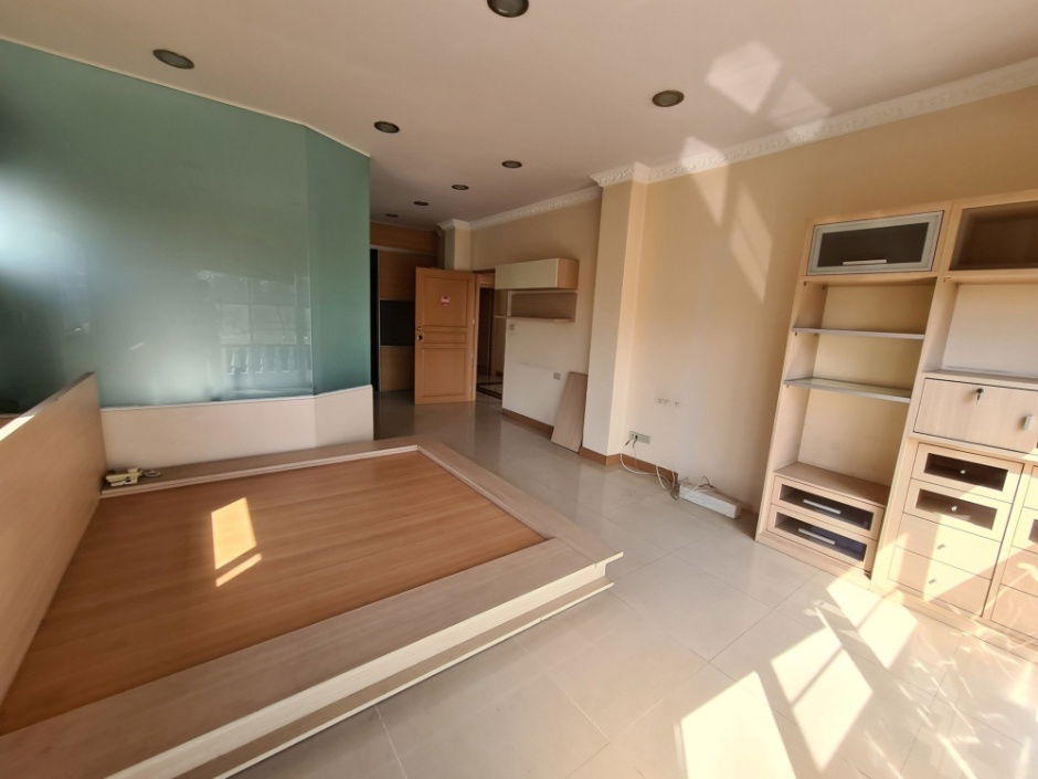 picture TA8121📲LineID @556ryccg🏡Ratchayothin House 900sqm Land 860 sqm 11 Bedroom 7 Parking Senanikom1 BTS Senanikom 2.5km - 4/25