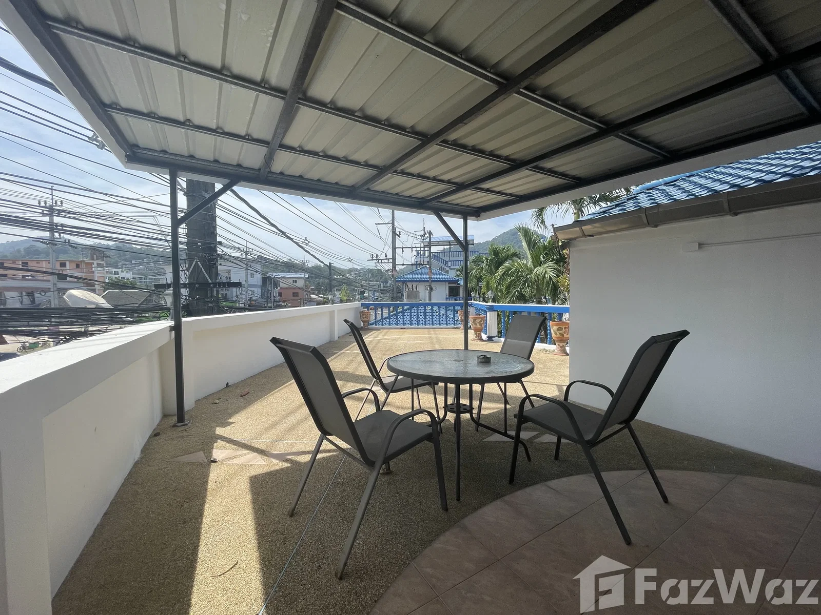 Large Size Affordable House, Just Minutes Walk To Beach 1995679 - image 5