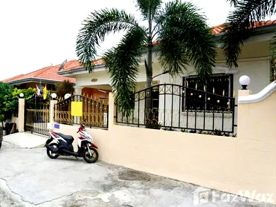 Houses for sale King Power Pattaya Complex : 3 Bedroom Villa for Sale at Chokchai Village 5 1163174