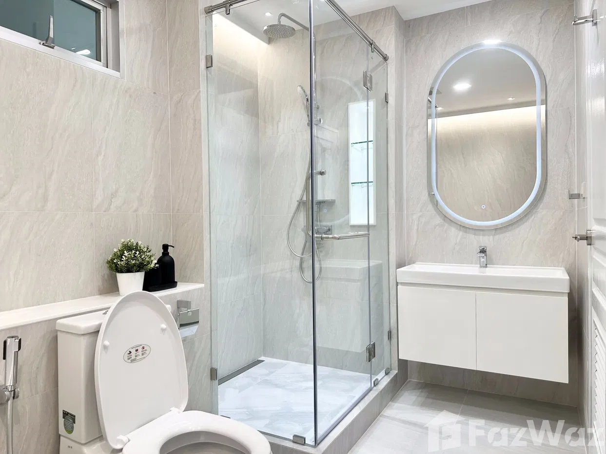 picture Newly Renovated 3 Bed Condo in Langsuan 2008467 - 7/19