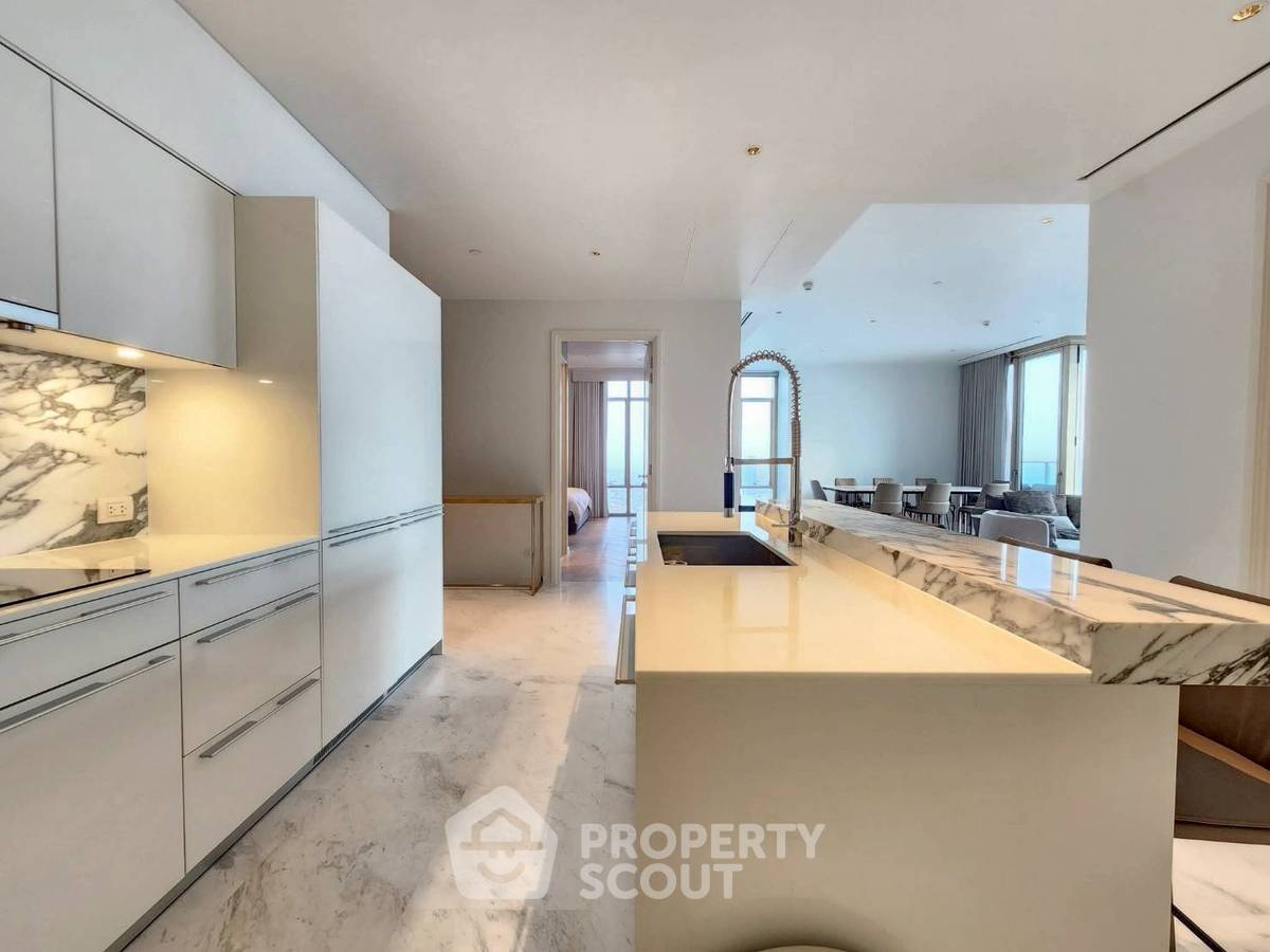 picture 3-BR Condo at Four Seasons Private Residences Bangkok near BTS Saphan Taksin (ID 2314503) - 3/8
