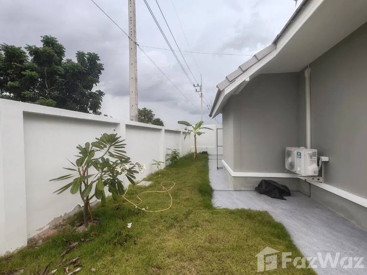 picture This charming corner lot house 3 bedrooms 1947986 - 11/12