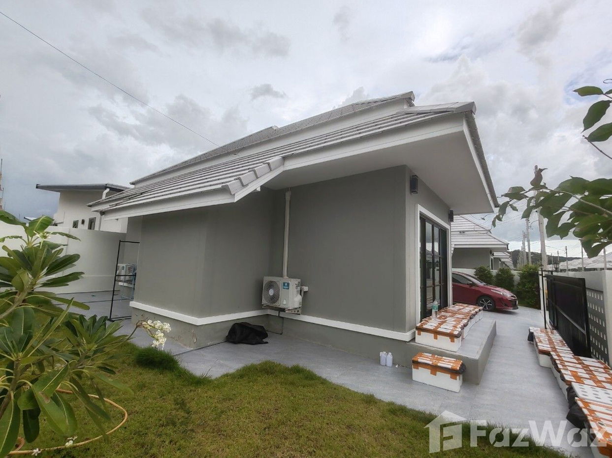 picture This charming corner lot house 3 bedrooms 1947986 - 10/12