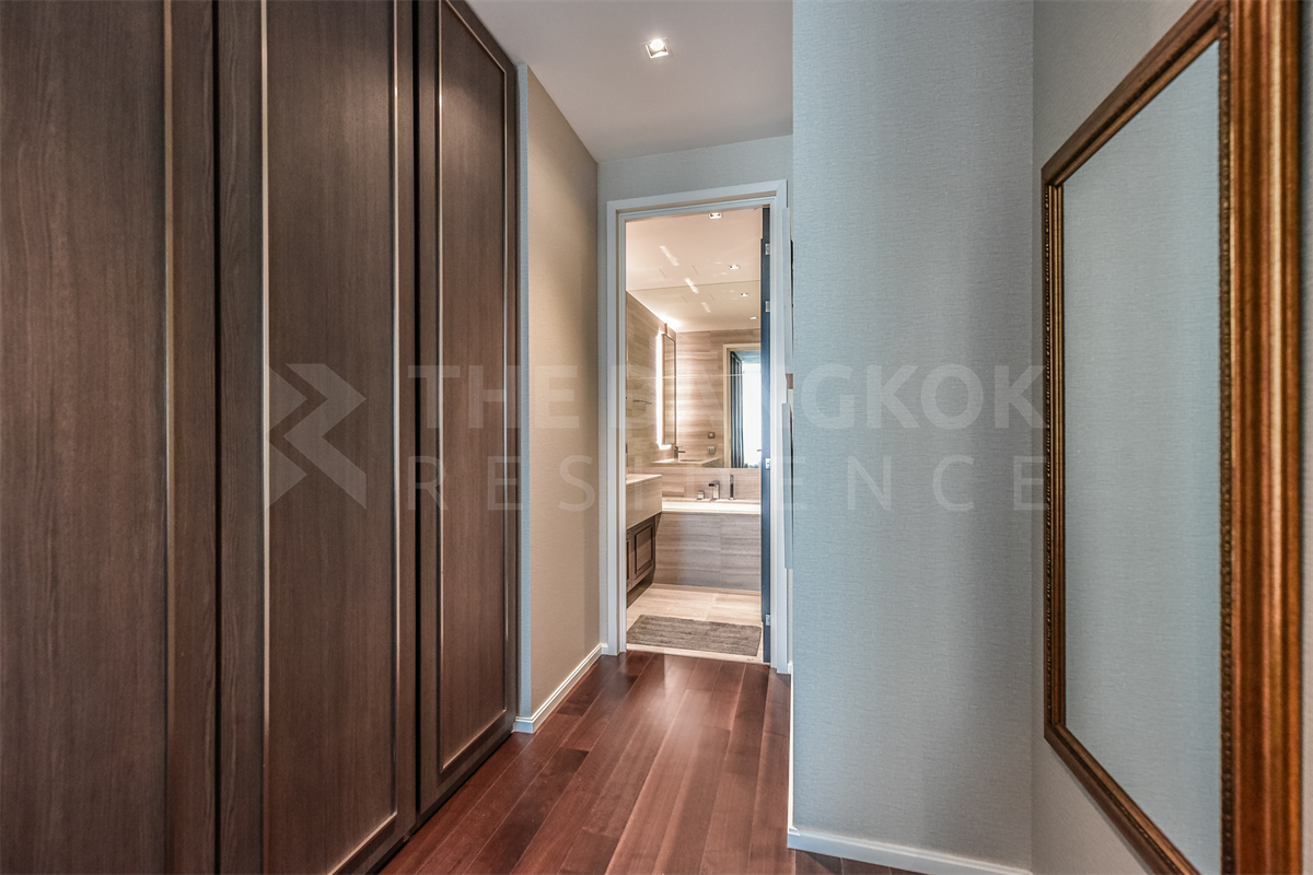 picture The Diplomat 39 Luxury Condo in Central City Location near BTS Phrom Phong - 1/10