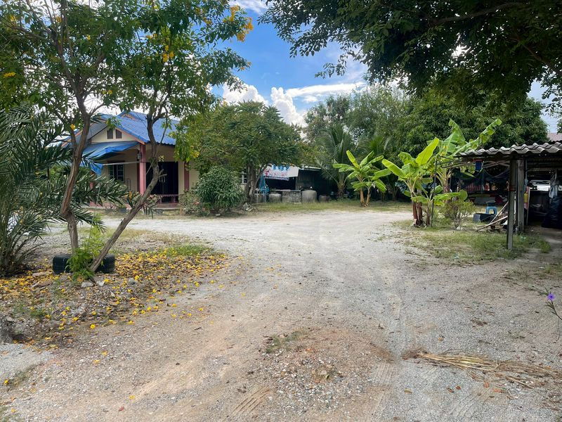 picture Beautiful land plot for sale in Mueang Subdistrict, great location with buildings - 1/4
