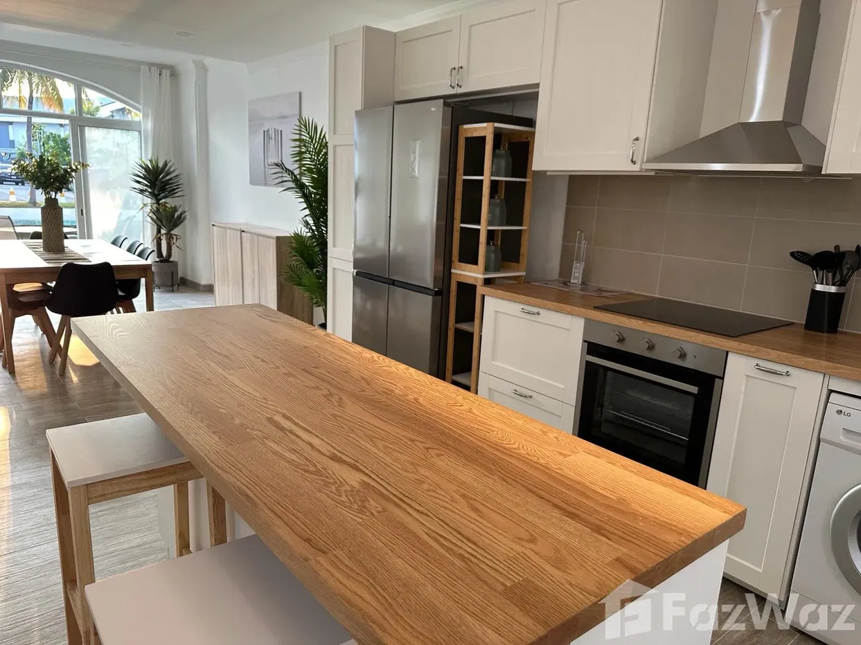 picture A beautiful 4-bedroom townhouse with a stunning lake view 5685493 - 11/35