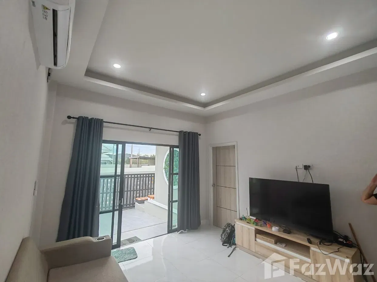 picture This charming corner lot house 3 bedrooms 1947986 - 12/12