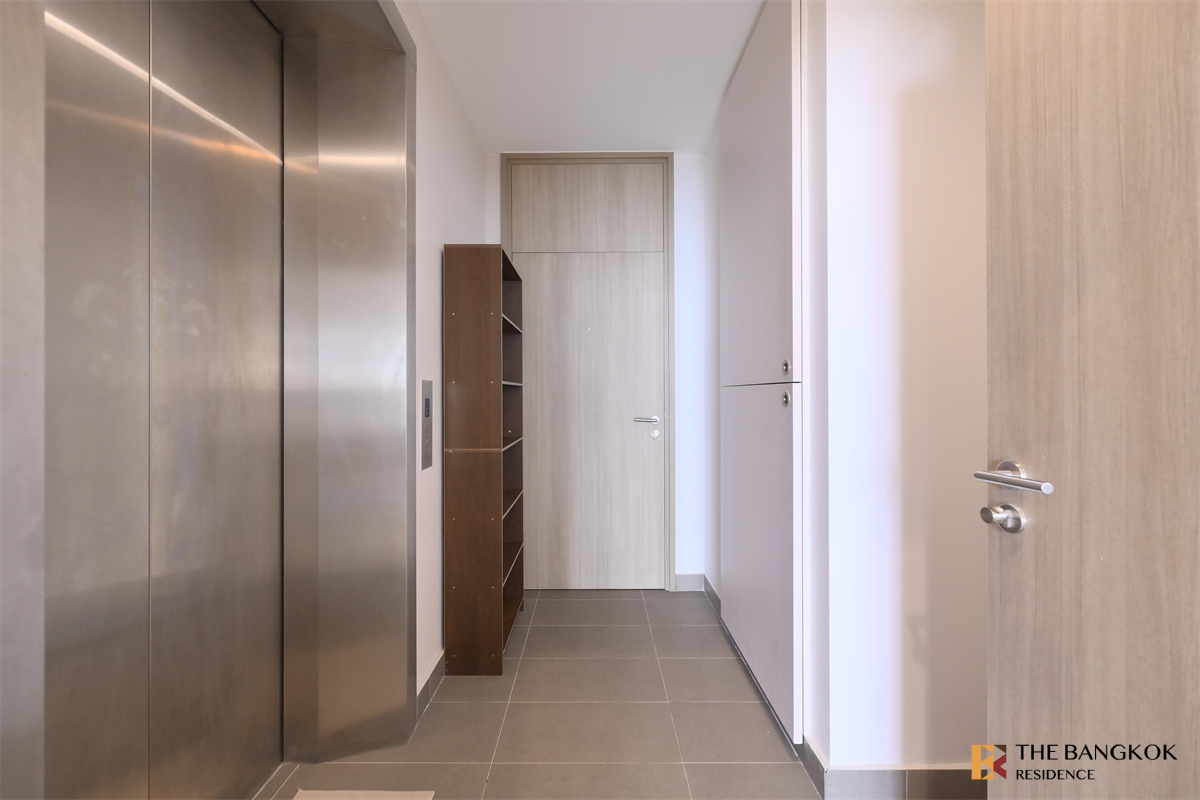 picture Noble Ploenchit Room available, great price near BTS Phloen Chit - 9/10