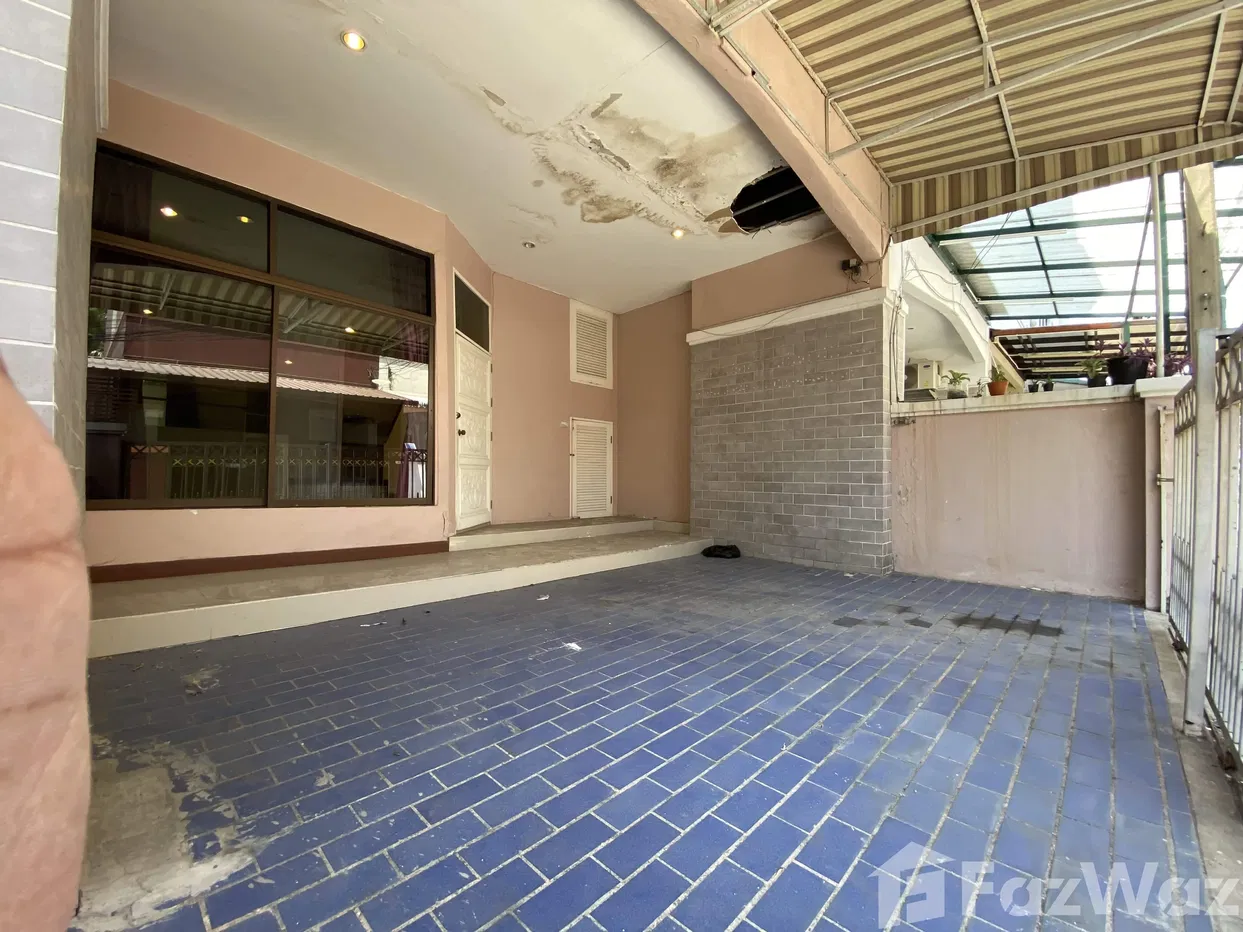 picture 4 Bedroom Townhouse for sale in Phra Khanong, Bangkok 1626778 - 3/36