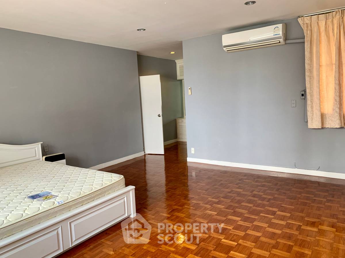 picture 3-BR Condo at Baan Prida Condominium near BTS Nana (ID 2314101) - 11/15