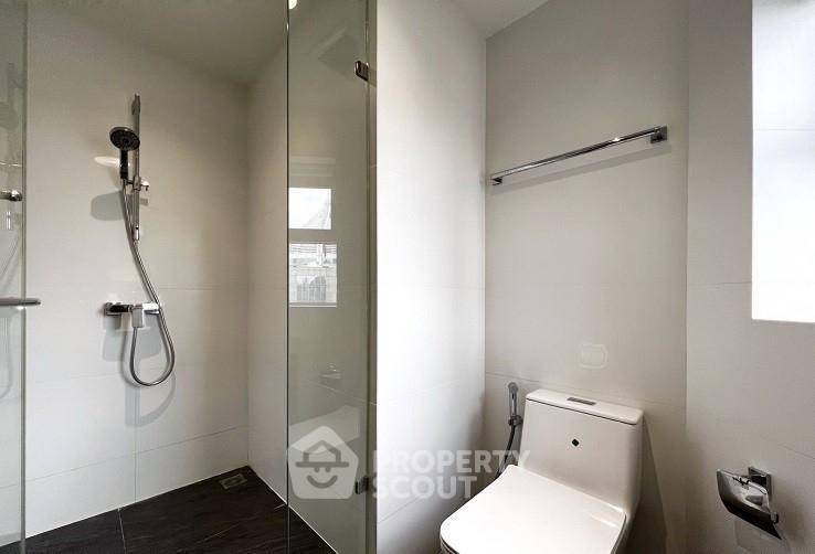 picture 3-BR Condo at All Seasons Mansion Condominium near BTS Phloen Chit (ID 2313730) - 16/25