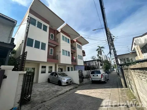 4 Bedroom Townhouse for rent in Wong Sawang, Bangkok  1988336