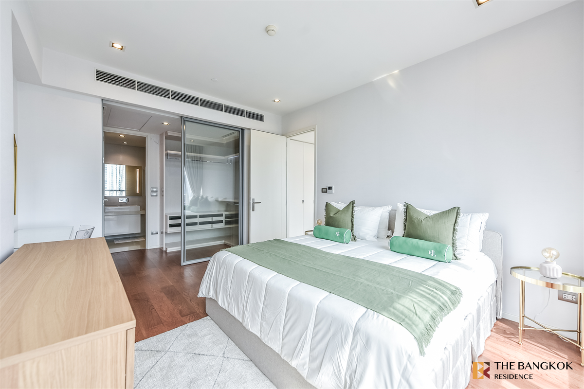 picture Location Near Employment, Surrounded by Lifestyles The Bangkok Sathorn near BTS Surasak - 7/10
