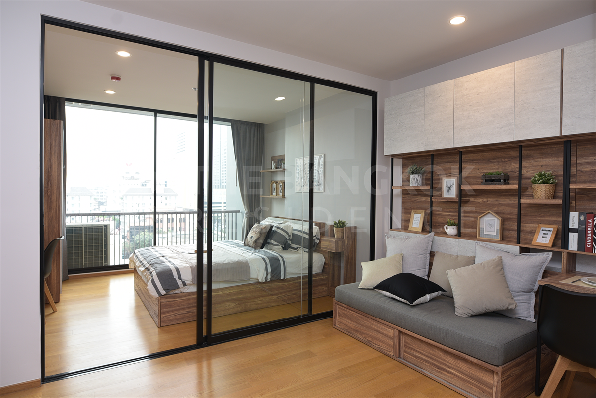 picture Condo in Central City at an Affordable Price Noble Revo Silom near BTS Surasak - 3/10