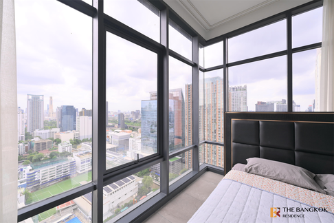 Easy Start with a City Dweller Lifestyle The Lofts Asoke near MRT Phetchaburi Station