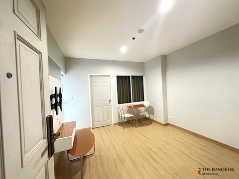 Life Ratchadapisek Start your comfort here near MRT Huai Khwang Station