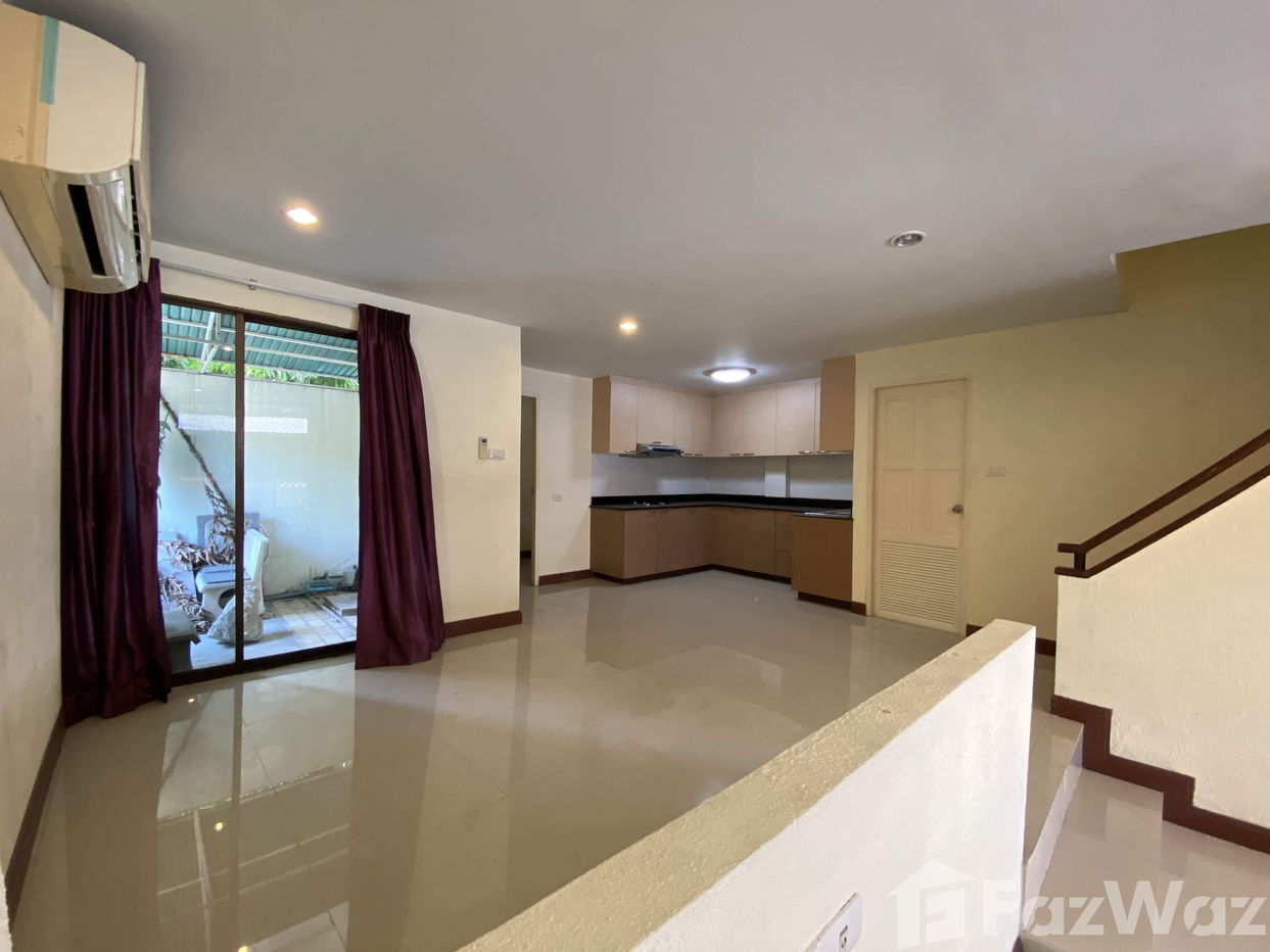 picture 4 Bedroom Townhouse for sale in Phra Khanong, Bangkok 1626778 - 24/36
