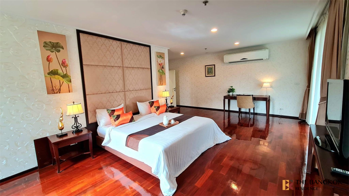picture Luxury Condo at Special Price Piyathip Place - 3/10
