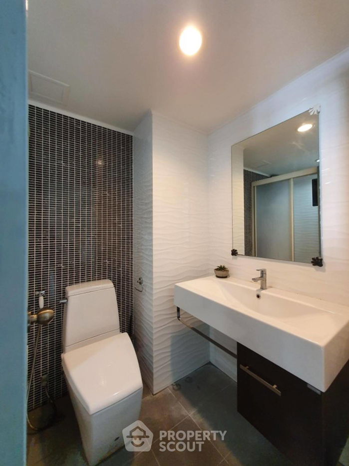 picture Studio Condo at Lumpini Place Phahol-Saphankhwai near BTS Saphan Khwai (ID 2031891) - 7/19