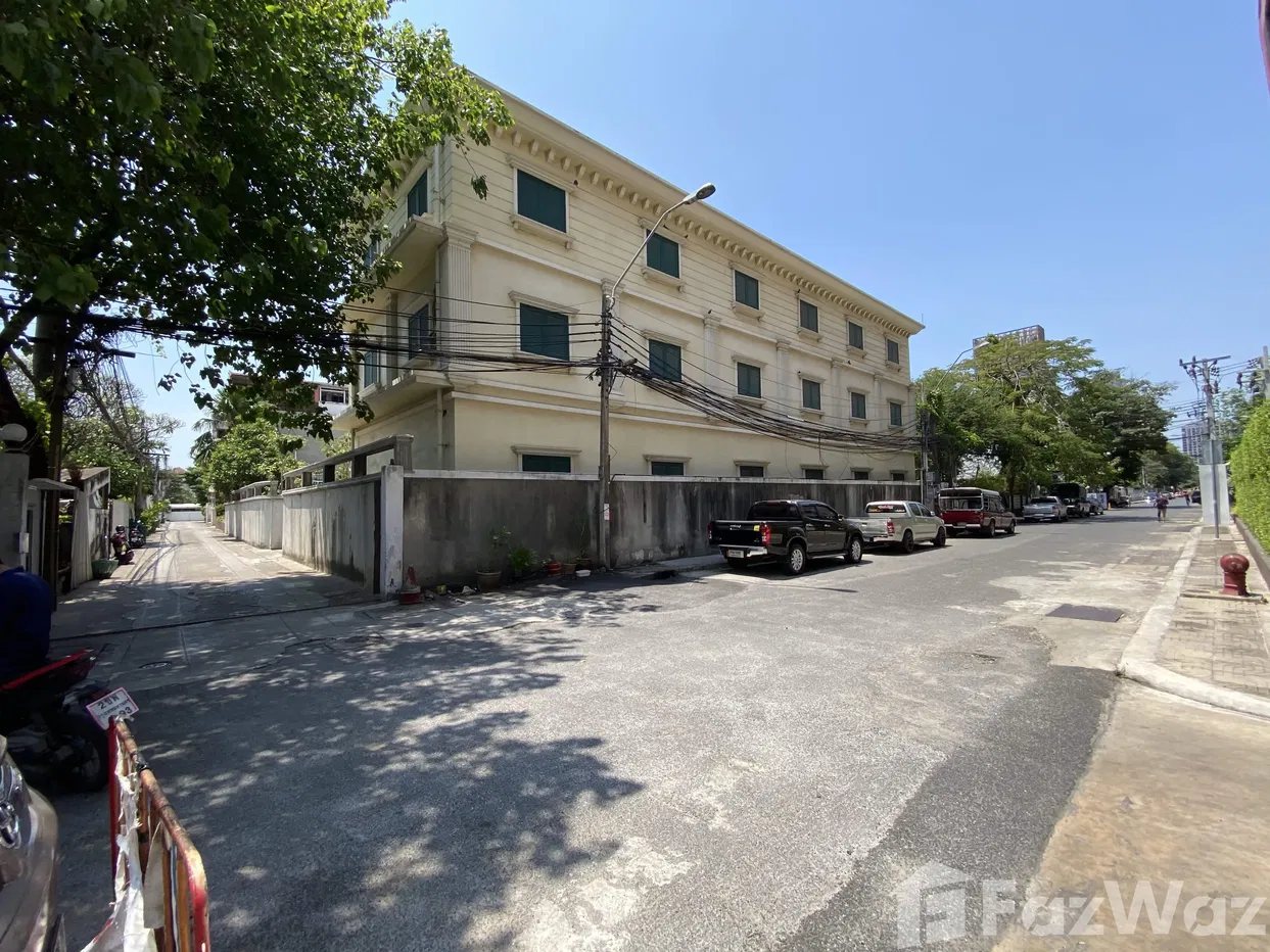 picture 4 Bedroom Townhouse for sale in Phra Khanong, Bangkok 1626778 - 18/36