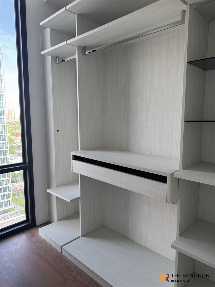 picture Muniq Langsuan  Luxury Condo Ready to Move-in at the Best Location - 4/10