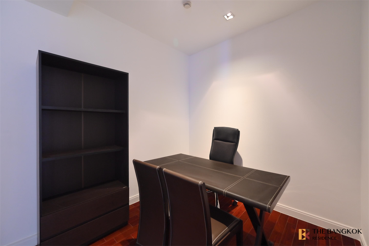 picture Athenee Residence Ultimate Luxury Lifestyle with Convenience near BTS Phloen Chit - 1/10