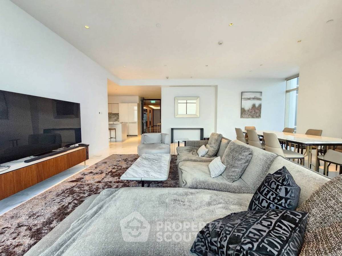 picture 3-BR Condo at Four Seasons Private Residences Bangkok near BTS Saphan Taksin (ID 2314503) - 1/8
