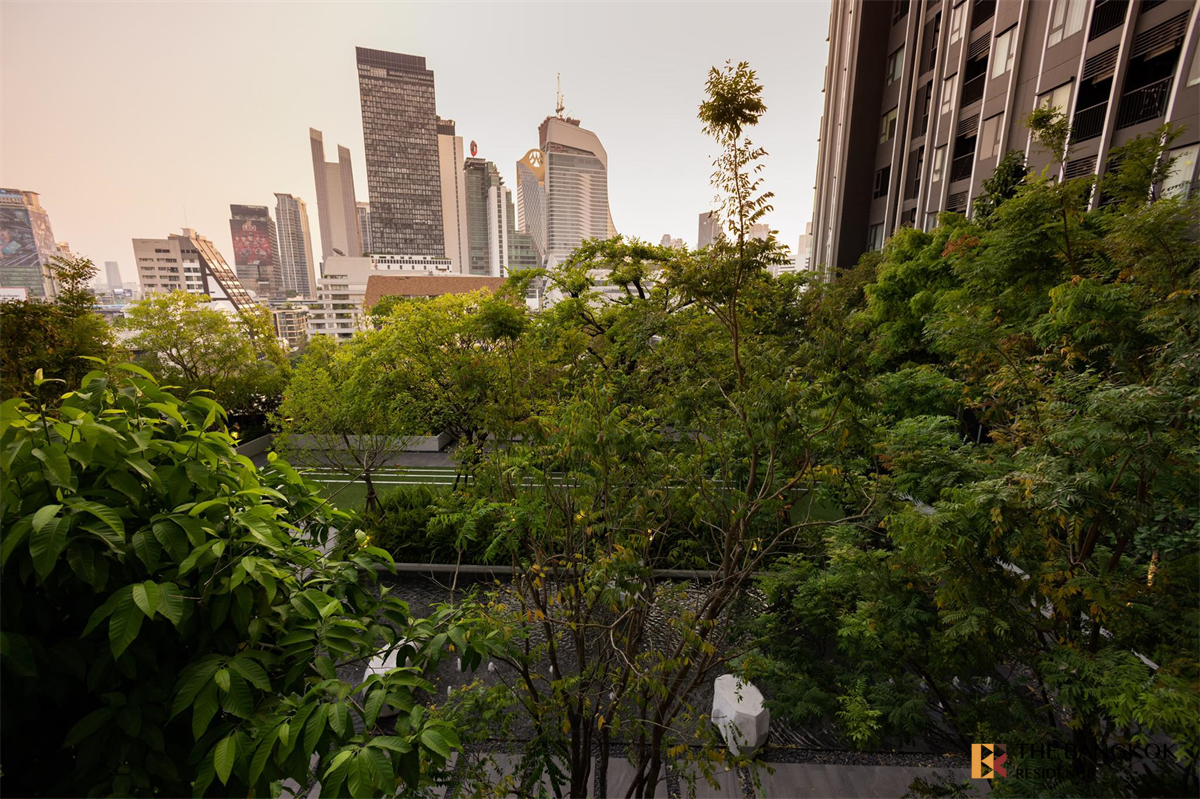 picture Life One Wireless  Condo in CBD, Below Market Price - 1/10