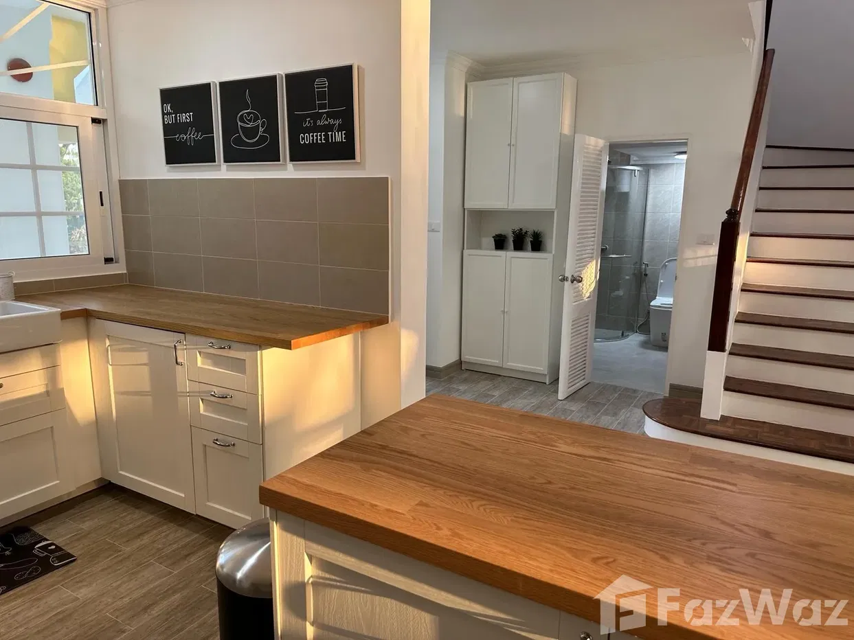 picture A beautiful 4-bedroom townhouse with a stunning lake view 5685493 - 15/35