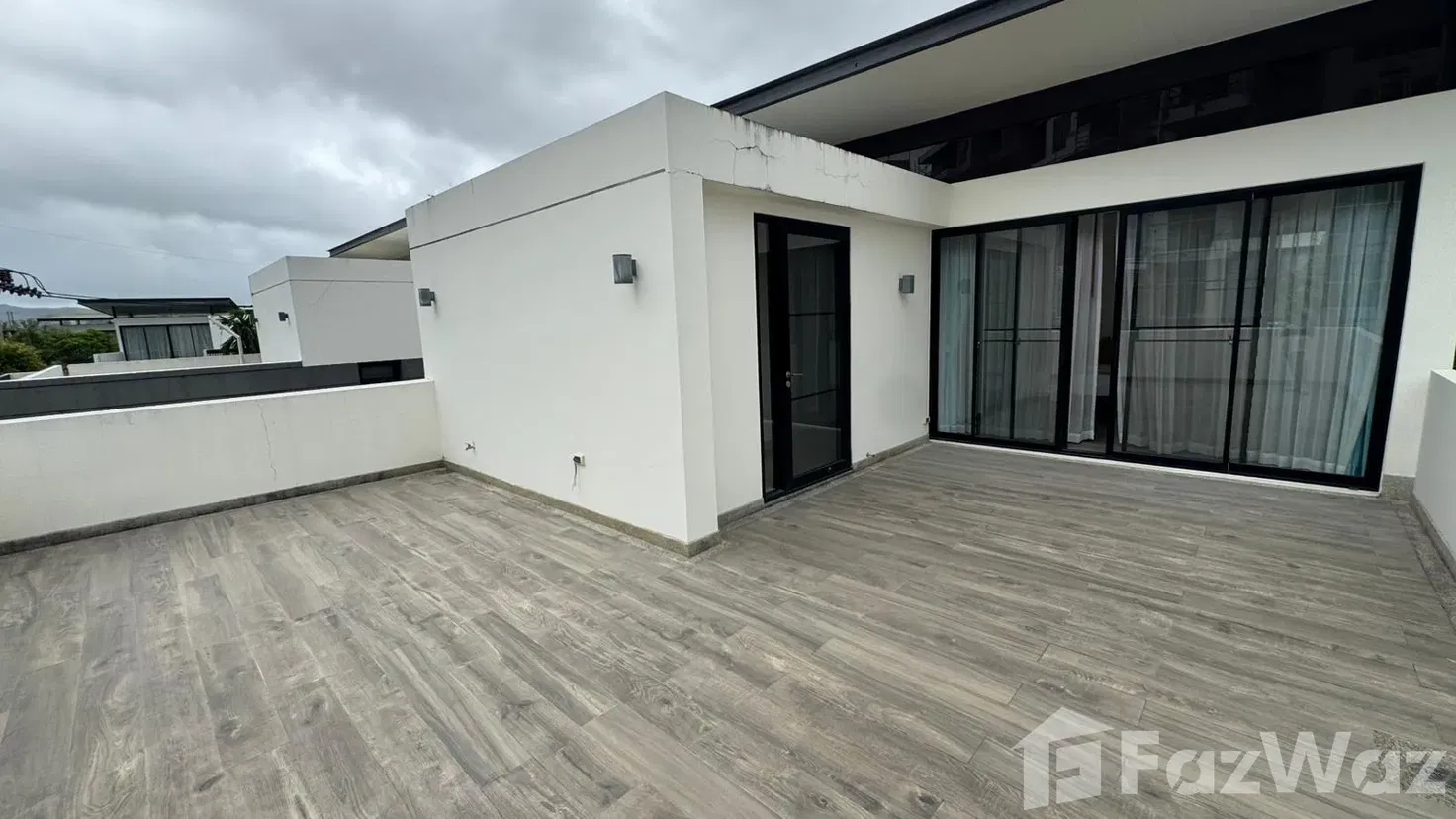 picture Contemporary 5-Bedroom Laguna Park Townhouse with Private Gr 5716928 - 28/28