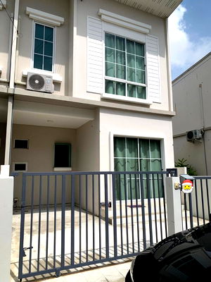เช่าทาวน์โฮม นิคมอุตสาหกรรม​บางกะดี : 🏡 ให้เช่าทาวน์เฮ้าส์ 2 ชั้น หลังมุม หมู่บ้านเสนาวิลเลจ ติวานนท์–บางกะดี 4 ห้องนอน  2 ห้องน้ำ หลังมุม โปร่ง โล่ง อยู่สบาย ใกล้ถนนใหญ่ 