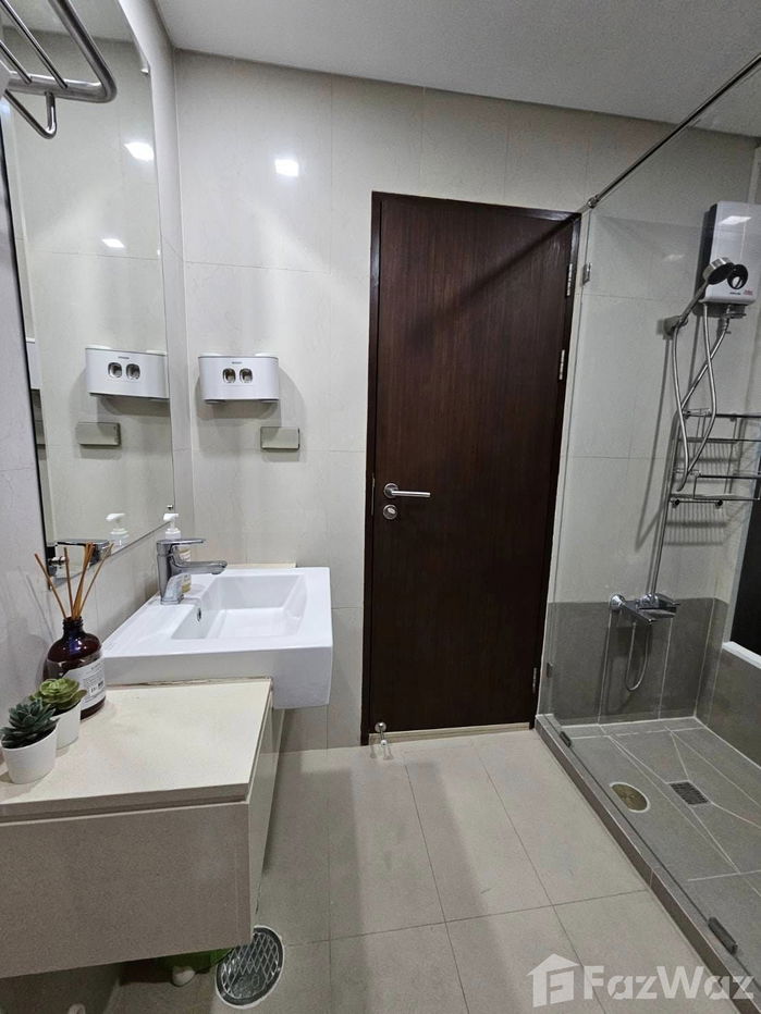 picture 1 bed 1 bath big living room 1904586 - 1/5