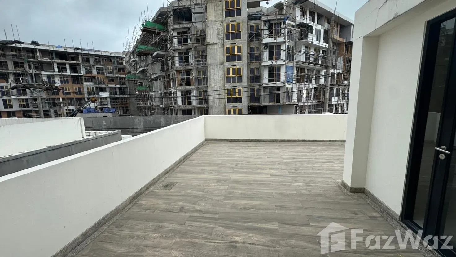 picture Contemporary 5-Bedroom Laguna Park Townhouse with Private Gr 5716928 - 24/28