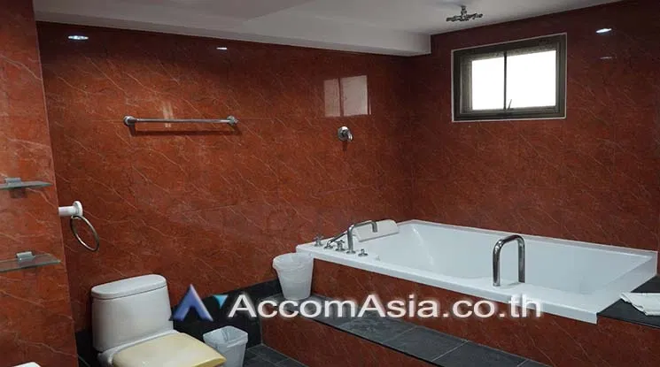 picture 🔼🔽 AccomA 📩 Huge 4 bedrooms unit at Inter condominium with spacious balcony 9 mins to Nana BTS - 10/16