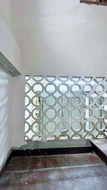 picture near BanthatThong Chinatown (Yaowarat) 2.8 km. BTS National Stadium. 900m. 2-unit 3-story commercial - 6/8