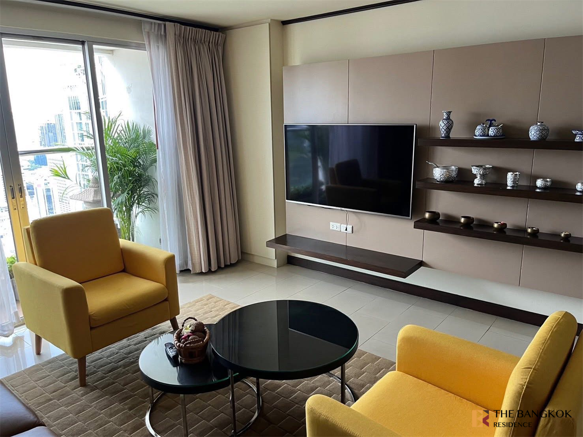 picture Sukhumvit Suites near BTS Nana Ideal City Living at a Great Price - 4/9