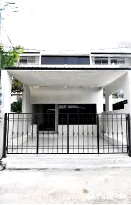 Townhouses for sale วิทยาลัยเซนต์หลุยส์ : 4 Bedroom Townhouse for sale in Thung Mahamek, Bangkok  1905952