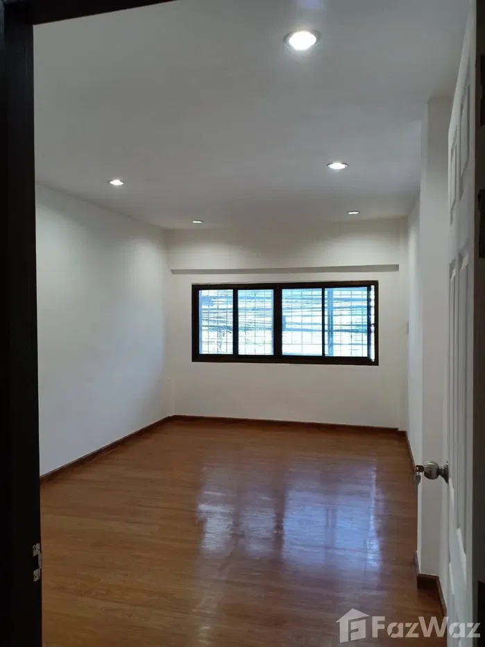 picture 2 Bedroom Townhouse for rent in Thung Wat Don, Bangkok  5681375 - 4/5