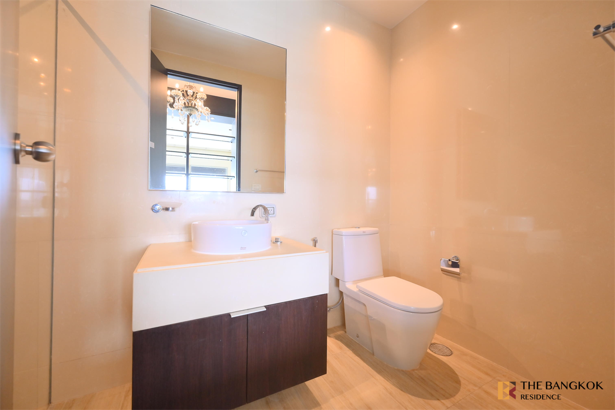 picture Luxurious Design, Elevated Atmosphere The Madison Condominium Sukhumvit 41 near BTS Phrom Phong - 8/10