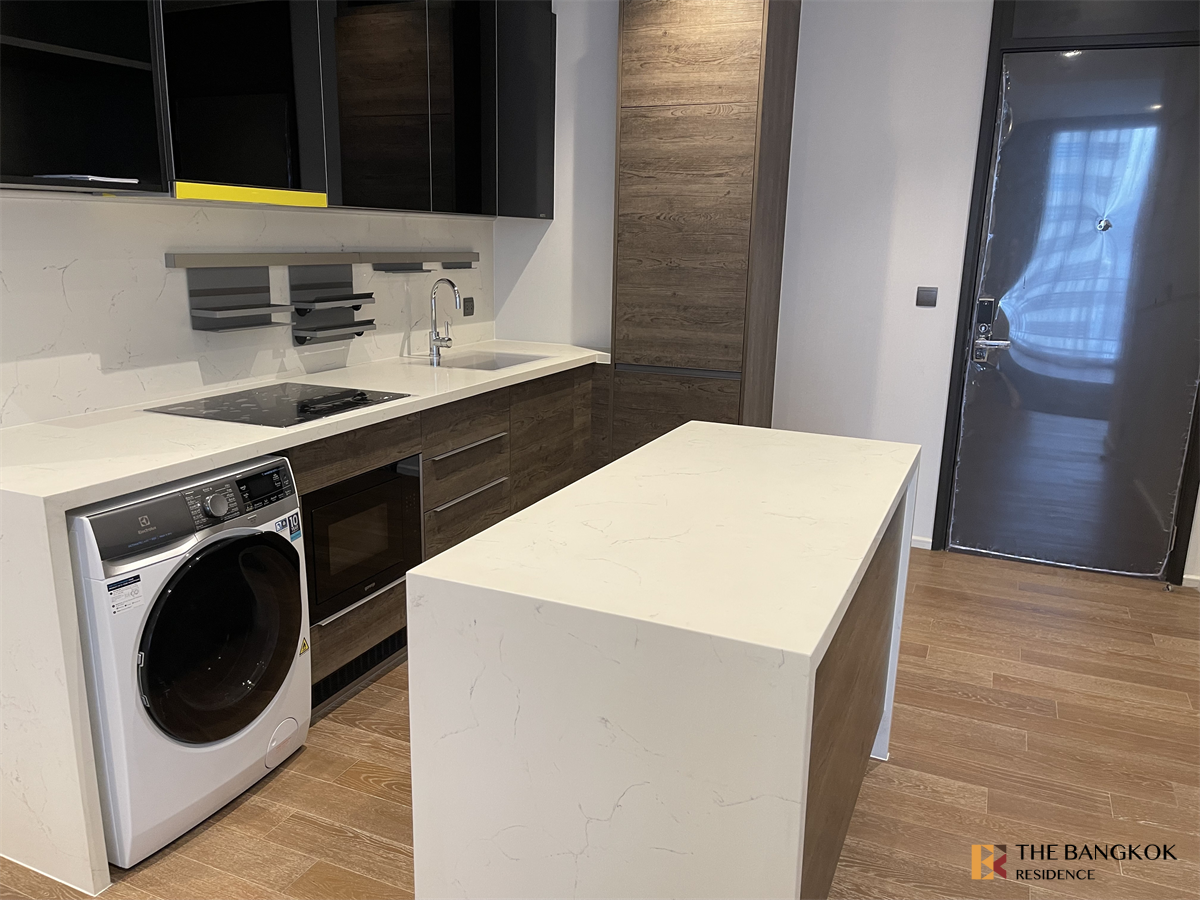 picture Muniq Langsuan  Luxury Condo in Central City Location - 1/10
