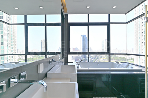 Great Price, Prime Location, Dont Miss Out!! Ivy Ampio near MRT Cultural Center of Thailand Station