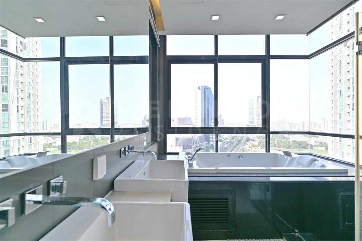 picture Great Price, Prime Location, Dont Miss Out!! Ivy Ampio near MRT Cultural Center of Thailand Station - 1/10