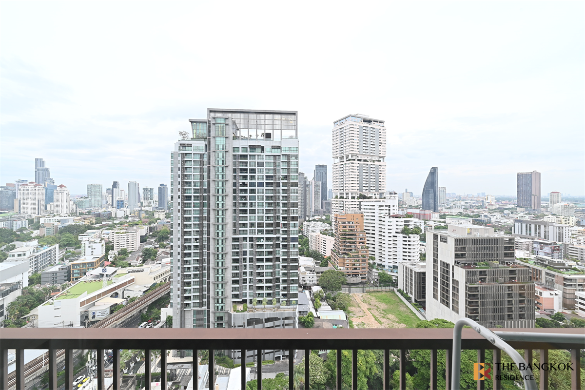 picture Noble Refine Move-in Ready, Just Bring Your Bags near BTS Phrom Phong - 9/10